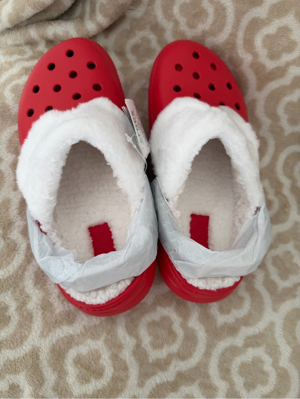 Crocs Womens Classic Lined Clog in Red with White Faux Fur Santa crocs size 8 - Picture 3 of 4